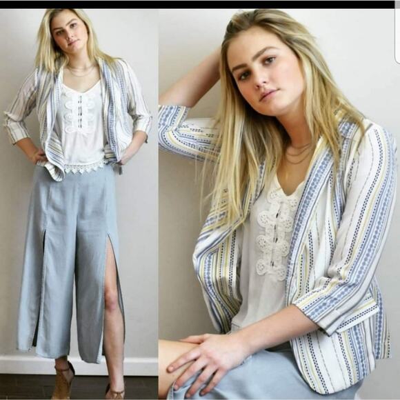Available open front springtime blazer striped white blue medium - Picture 5 of 11